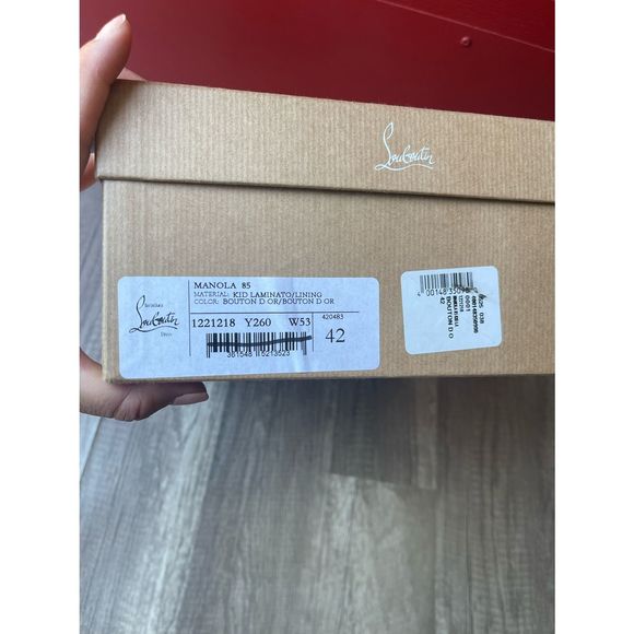 CHRISTIAN LOUBOUTIN
Manola Metallic Sandals size 42 - Picture 5 of 16